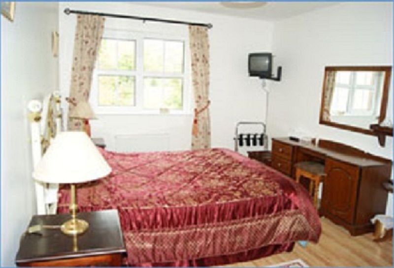 Tom & Eileen'S Farm Hotel Castlemaine Exterior photo